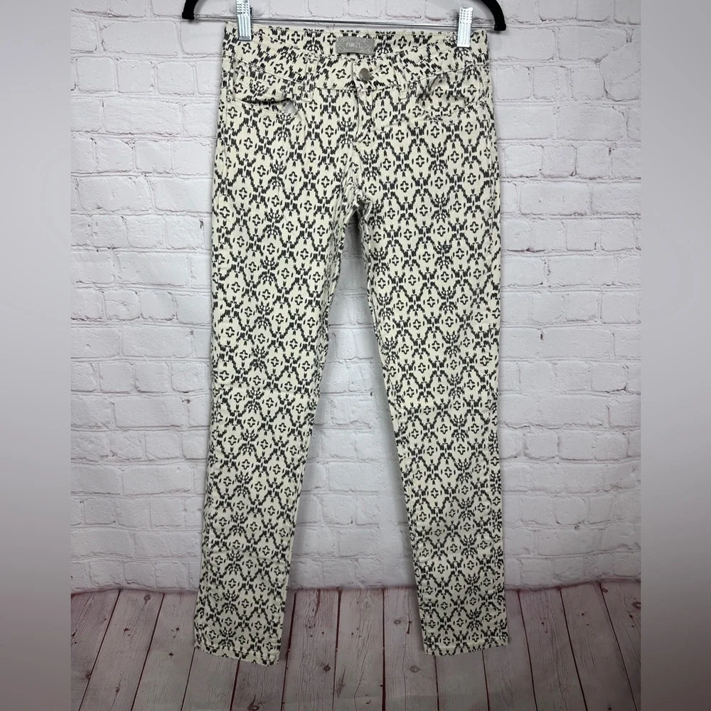 Rue21 Jeans All Over Print Funky low Rise Skate‎ skinny  jeans sz 3 4 GUC Y2K